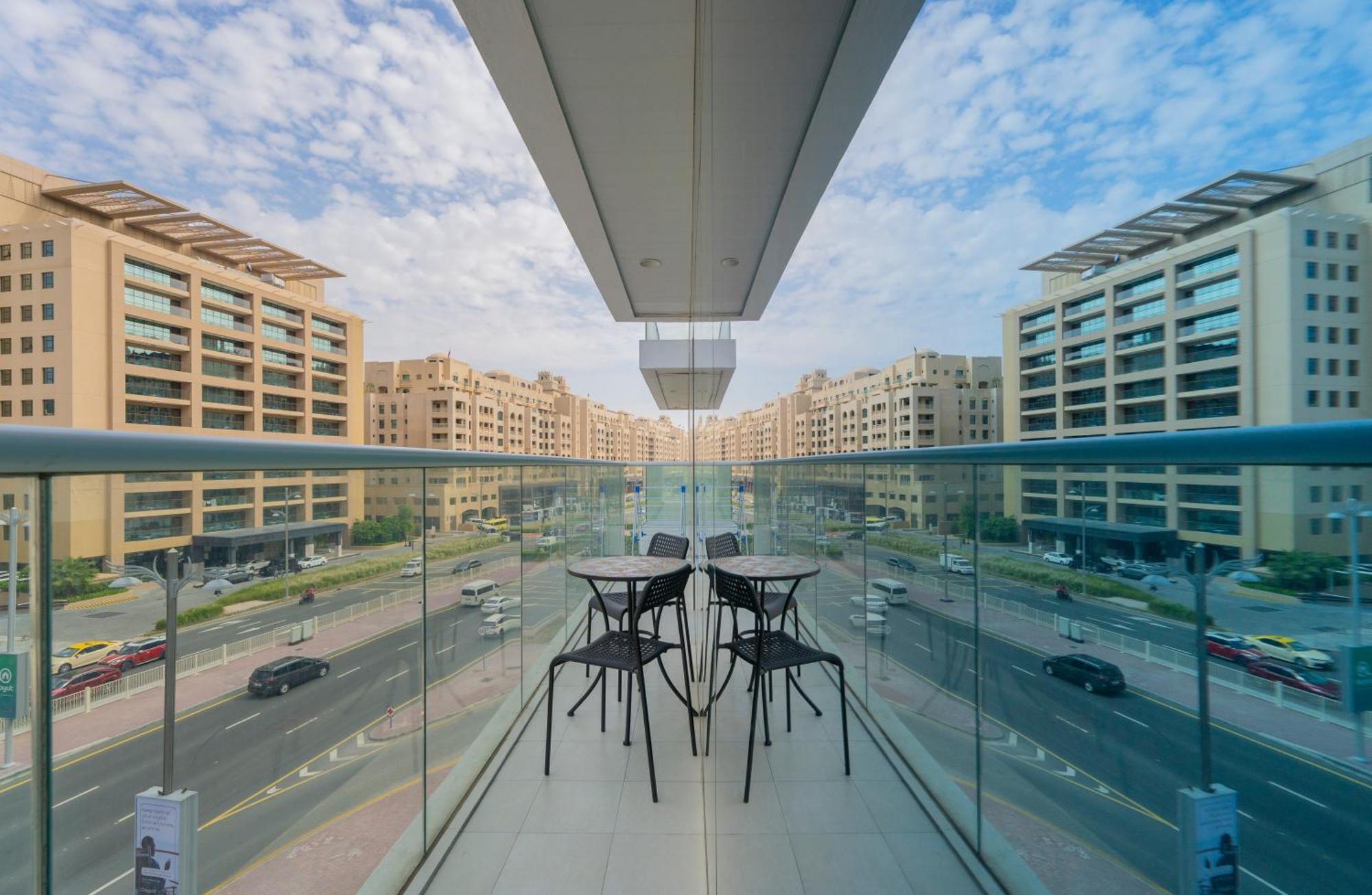 Appartamento Studio With Private Beach Access At Palm Jumeirah Dubai Esterno foto