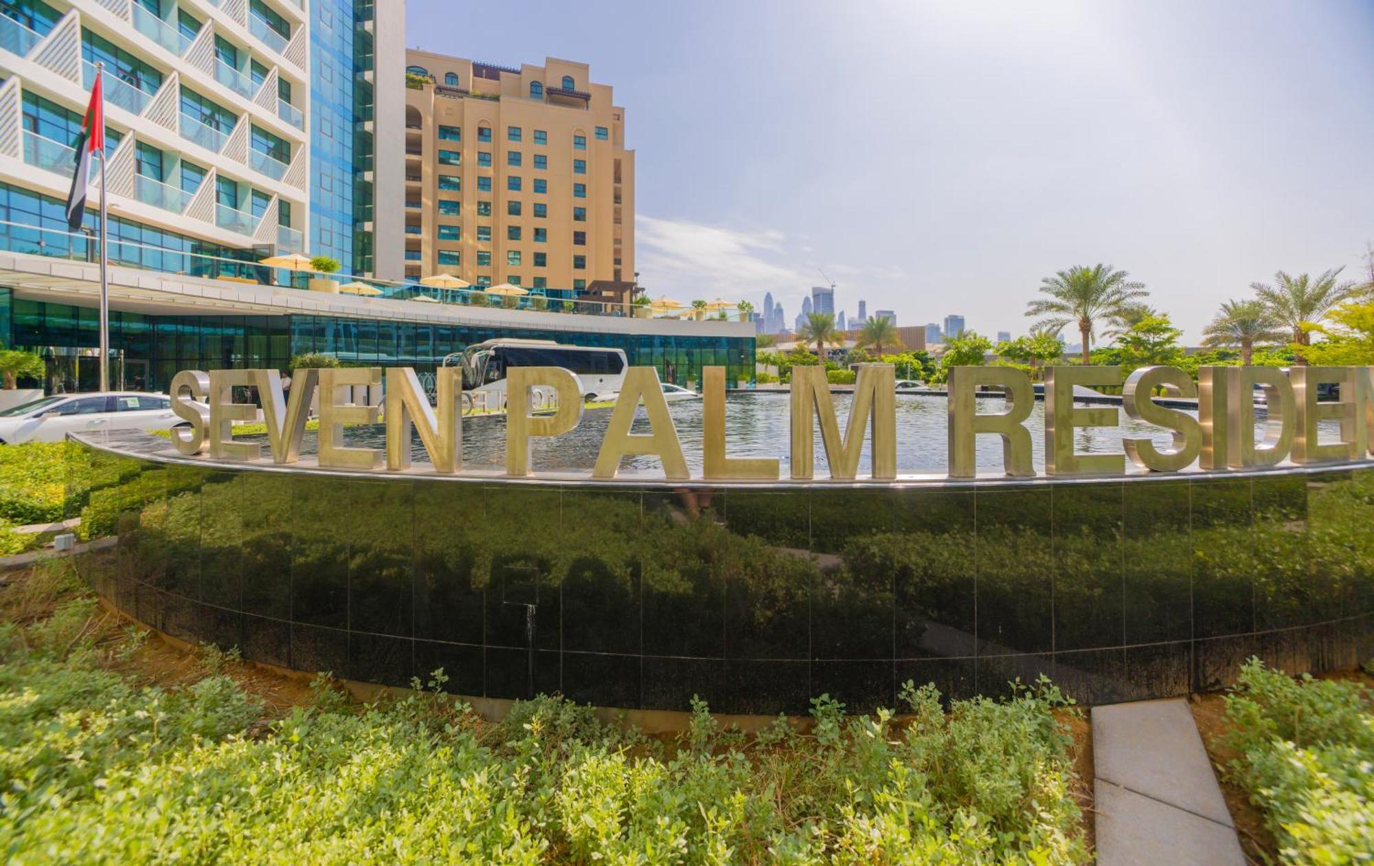 Appartamento Studio With Private Beach Access At Palm Jumeirah Dubai Esterno foto